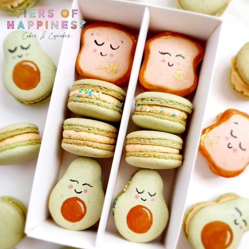 loyal-12-macaron-box-and-window-lid