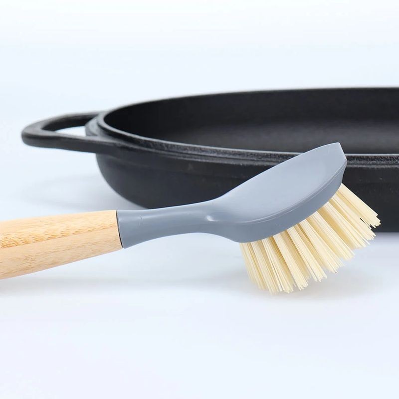 White Magic Eco Basics Cast Iron Brush