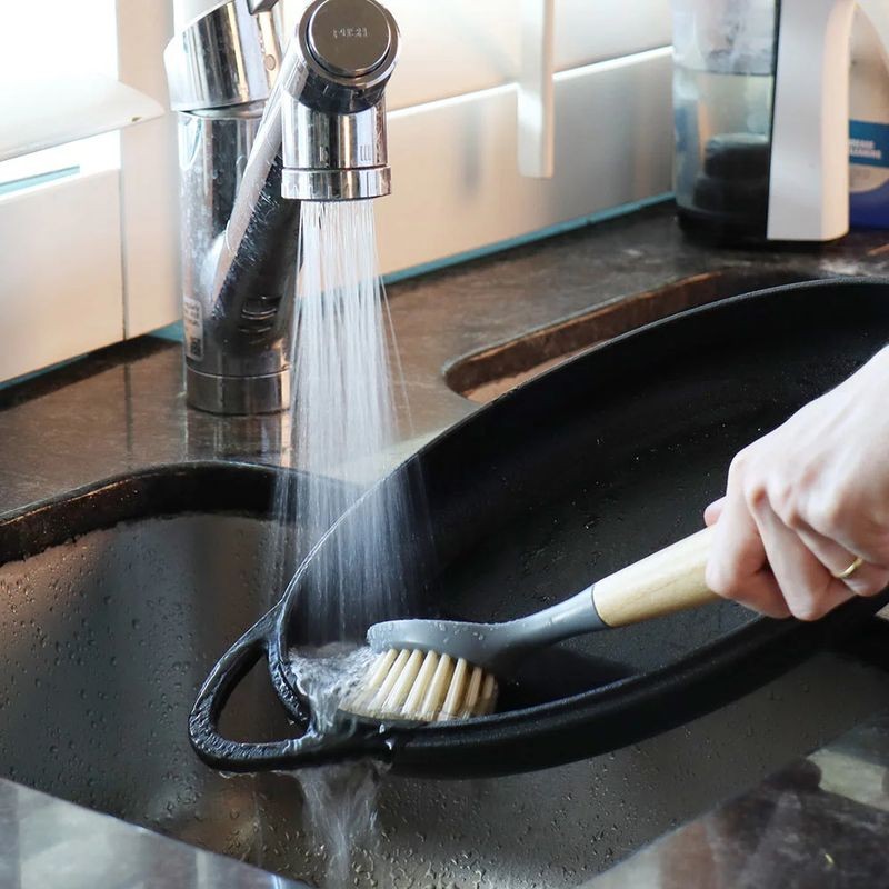 White Magic Eco Basics Cast Iron Brush
