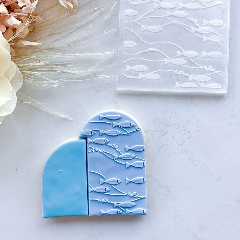 cake-sera-sera-school-of-fish-pattern-debosser