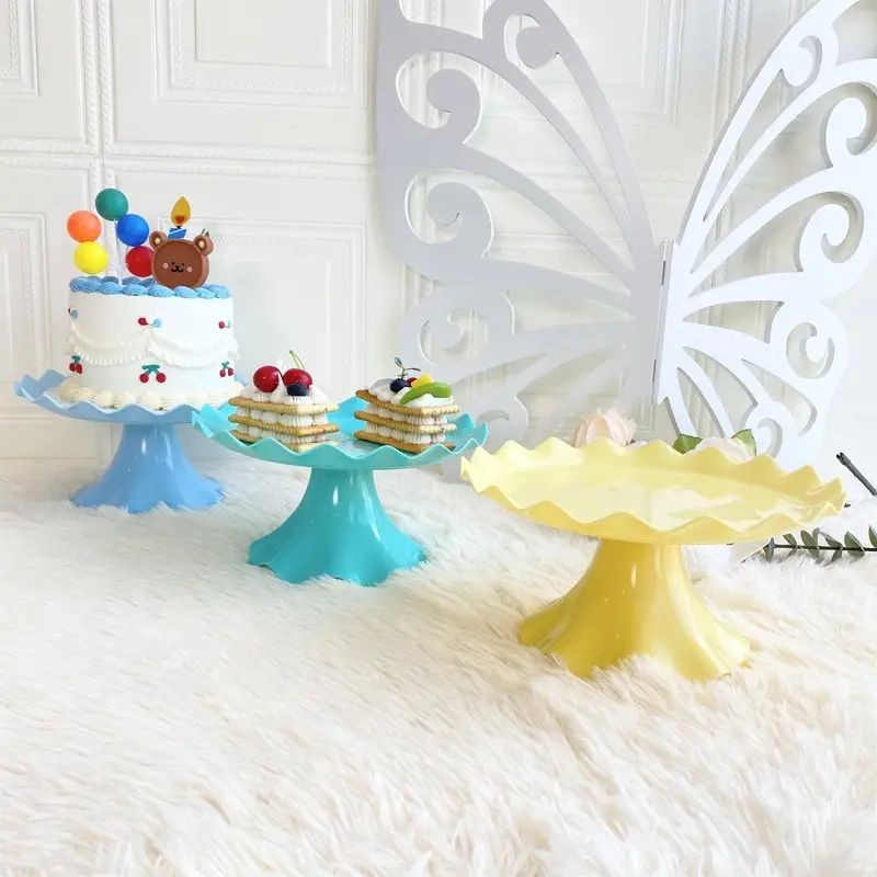 scalloped-plastic-cake-stand-yellow
