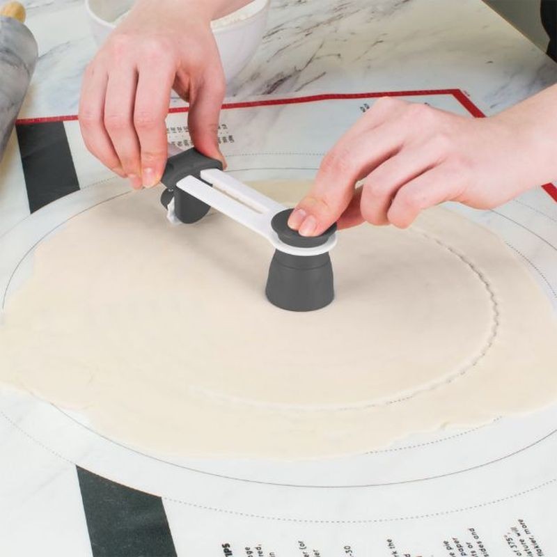 tovolo-precision-pie-crust-cutter