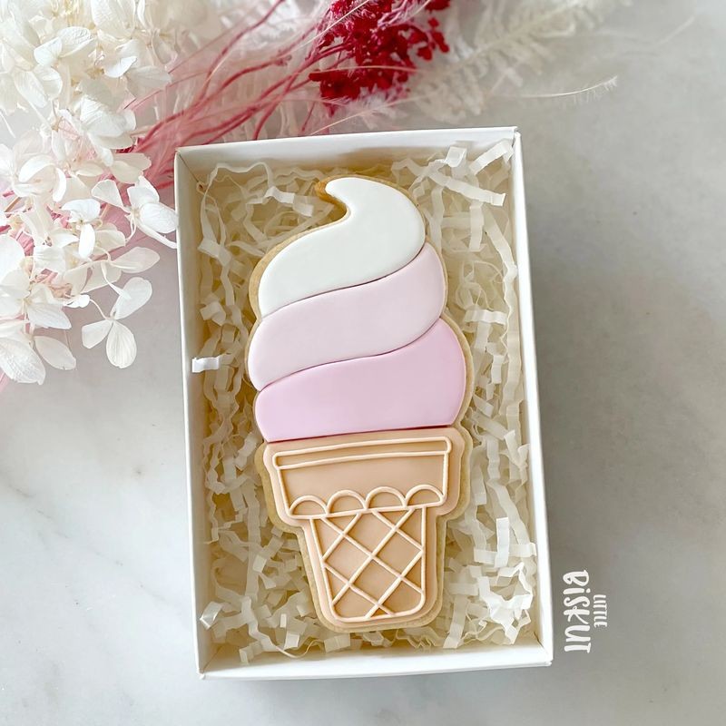 little-biskut-ice-cream-cutter-and-debosser-set