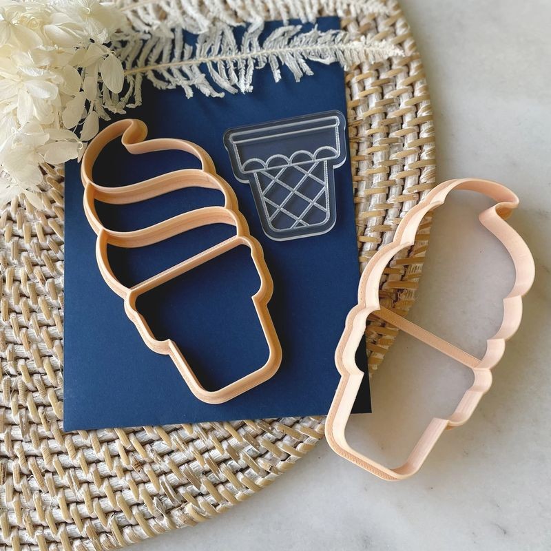 little-biskut-ice-cream-cutter-and-debosser-set