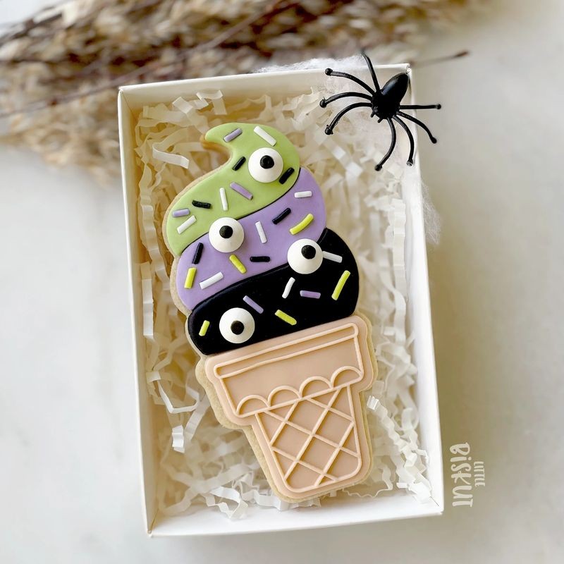 little-biskut-ice-cream-cutter-and-debosser-set