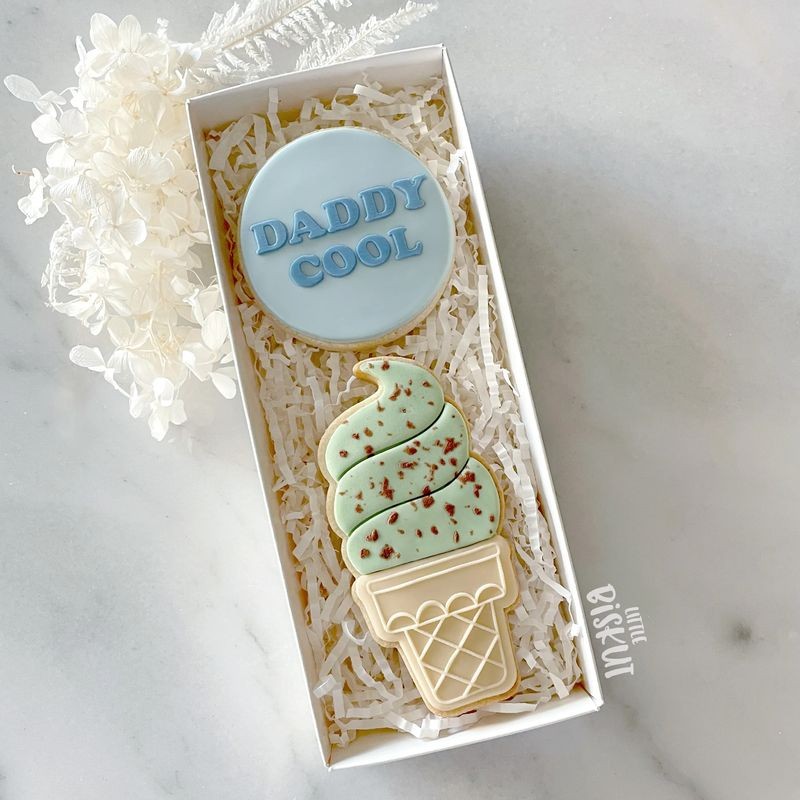 little-biskut-ice-cream-cutter-and-debosser-set