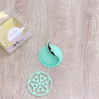 more-flower-power-tulip-disc-and-leaf-piping-tip-set