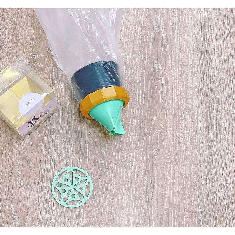 more-flower-power-tulip-disc-and-leaf-piping-tip-set