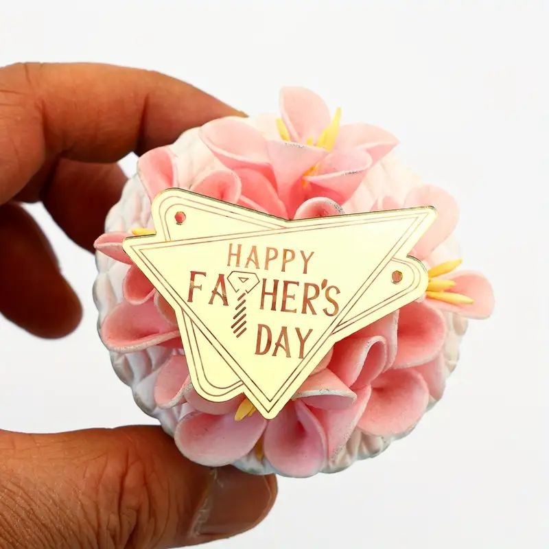 acrylic-topper-triangle-fathers-day-sign-gold-1pc