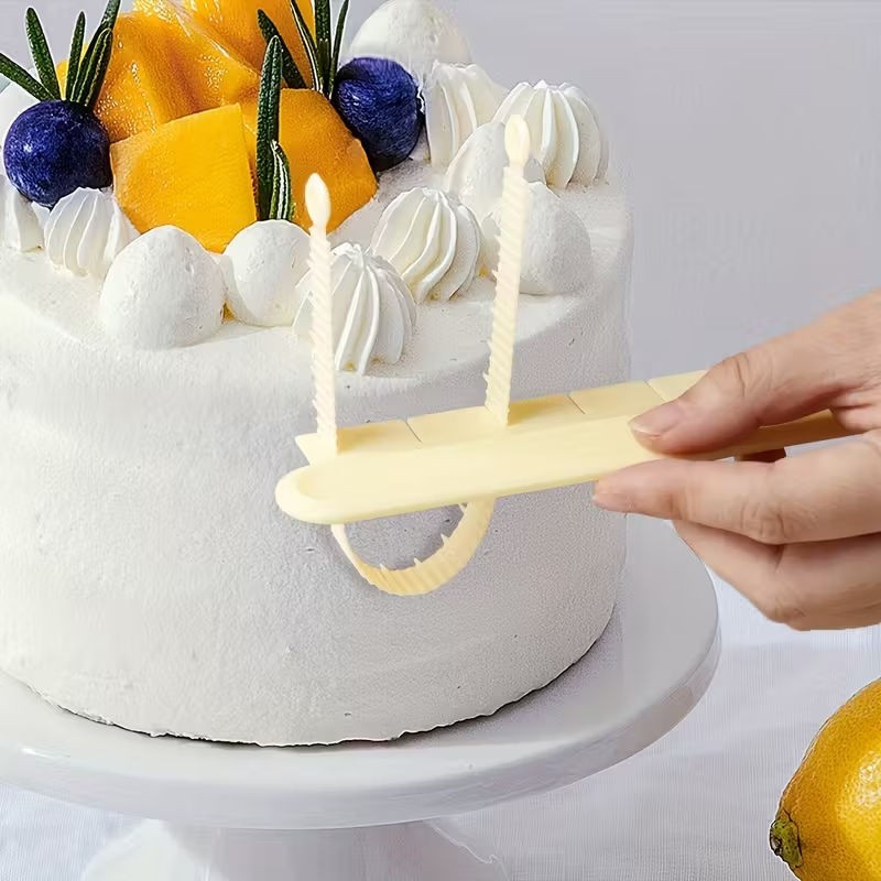 curved-piping-tool-for-buttercream