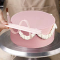 curved-piping-tool-for-buttercream