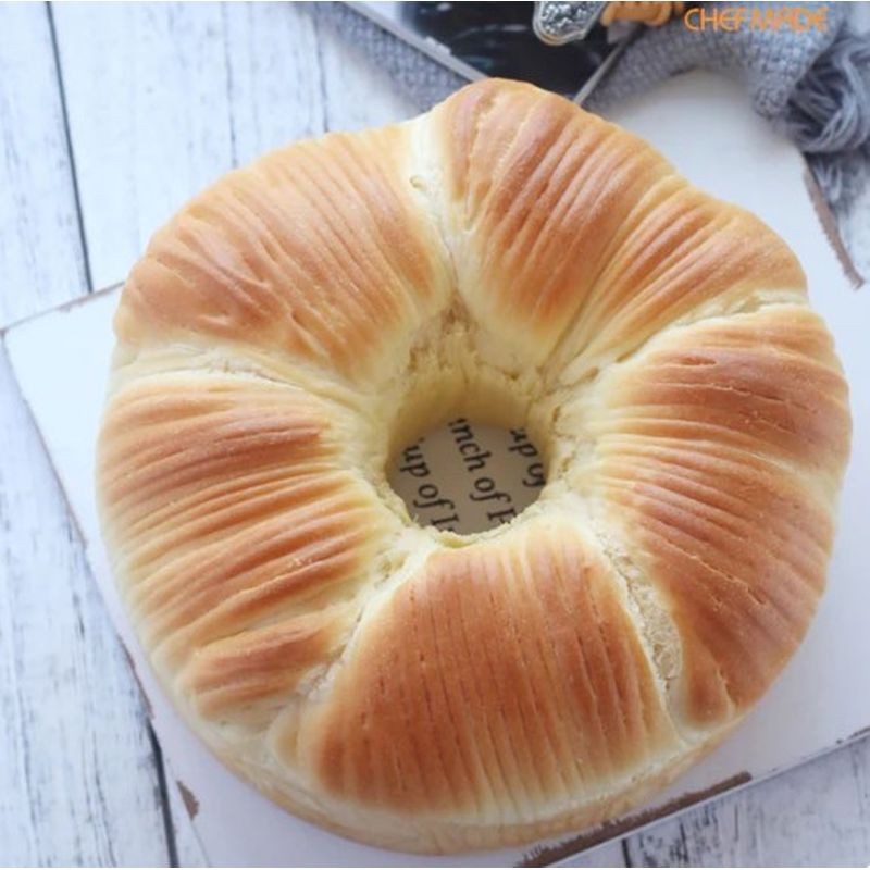 angel-cake-pan-with-loose-base-22cm